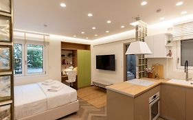 Studio Flat 21 At Evangelismos Metro Stn